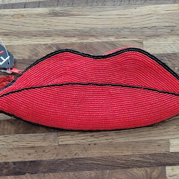 Red/Black Beaded Lips Shaped Wristlet/Clutch Purse Far Nine 10" x 4" - Picture 10 of 10